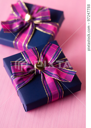 adult cute gift wrapping 97247788