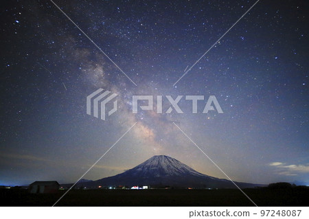 Mt. Yotei and the Milky Way seen from Mizuho, Kutchan 97248087