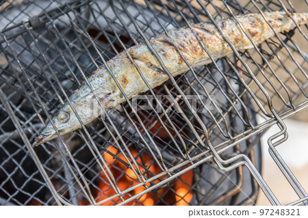 [汽車露營地的鹽烤秋刀魚] 97248321