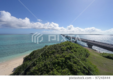 從池間島眺望大神島和宮古島 97248444