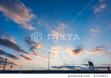 Dawn on National Route 357, known as the Tokyo Wangan Road, which runs from Chiba to Yokosuka Dawn on National Route 357, known as the Tokyo Wangan Road, which runs from Chiba to Yokosuka 97248831