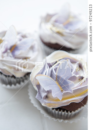 Cupcakes with butterfly decorations 97249213