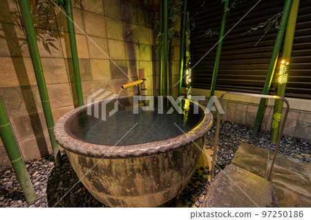 露天浴池 97250186