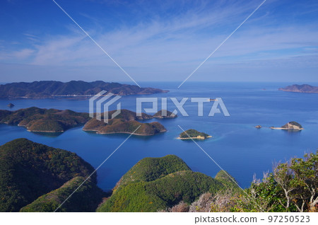 從長崎縣對馬市金田城所在的城山山頂眺望 97250523
