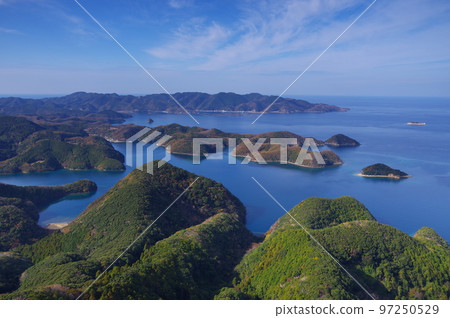 從長崎縣對馬市金田城所在的城山山頂眺望 97250529