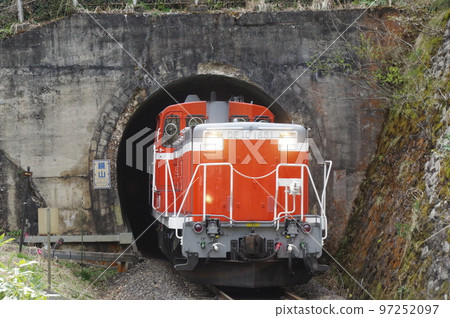 Atarizawa Line DE10 1651 through Kagamiyama Tunnel Atarizawa Line DE10 1651 through Kagamiyama Tunnel 97252097