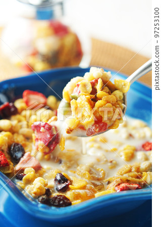 Fruit granola with milk Fruit granola with milk 97253100