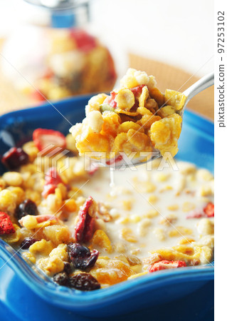 Fruit granola with milk 97253102