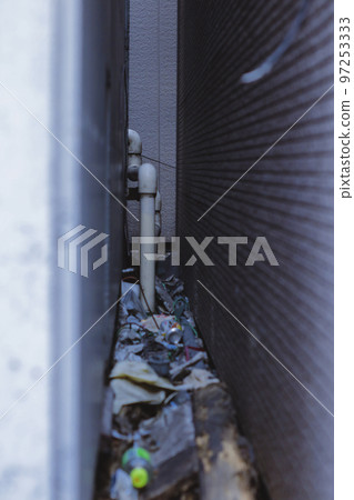 Chaotic buildings and gaps between buildings Chaotic buildings and gaps between buildings 97253333