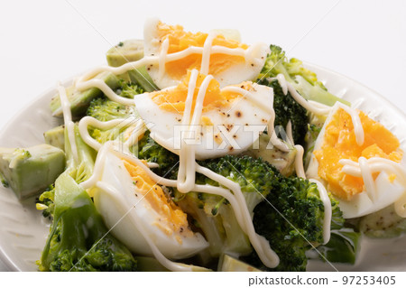 Broccoli, avocado and boiled egg salad 97253405