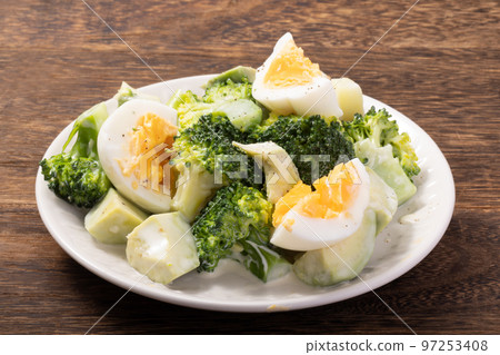 Broccoli, avocado and boiled egg salad 97253408