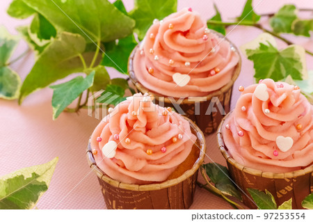 pink and heart cupcakes pink and heart cupcakes 97253554
