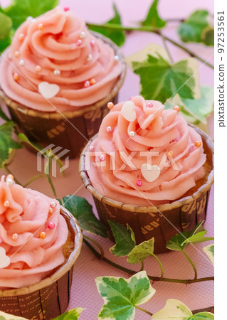 pink and heart cupcakes pink and heart cupcakes 97253561
