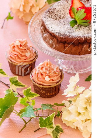 Gateau chocolate and cupcake 97253673