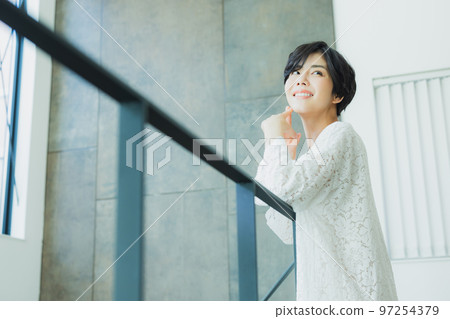 短頭髮的女人 短頭髮的女人 97254379
