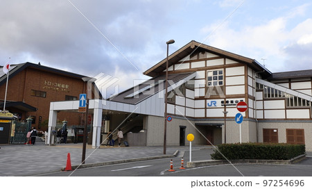 JR山陰線（嵯峨野線）嵯峨嵐山站、嵯峨野觀光鐵道小火車嵯峨站 97254696