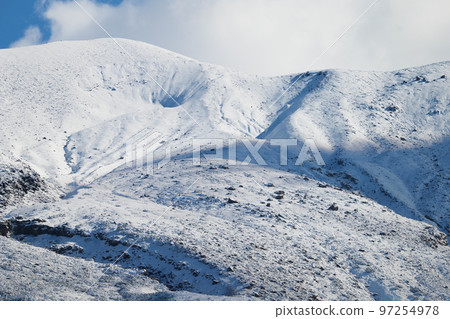 Tokachi mountain range covered with snow in autumn 97254978
