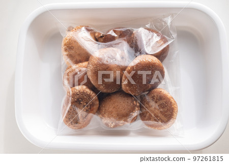 preserved shiitake mushrooms 97261815