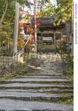 Koto Sanzan, Ryuozan Saimyoji Temple, the approach to Nitenmon Gate Koto Sanzan, Ryuozan Saimyoji Temple, the approach to Nitenmon Gate 97262000