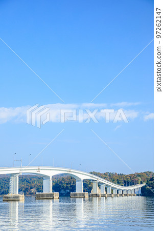 秋天的能登島大橋，石川縣七尾市 97262147