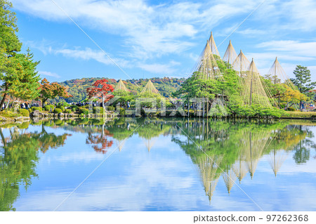 Kenrokuen Garden in autumn, Kanazawa City, Ishikawa Prefecture 97262368