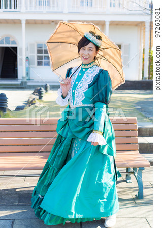A middle-aged woman wearing a retro costume and enjoying a girls' trip A middle-aged woman wearing a retro costume and enjoying a girls' trip 97263081