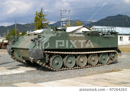 展出的陸上自衛隊裝甲車 97264263