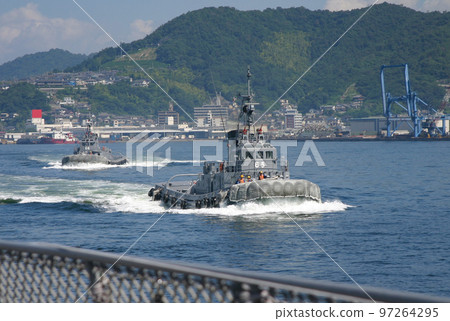 Approaching Maritime Self-Defense Force tugboat Approaching Maritime Self-Defense Force tugboat 97264295