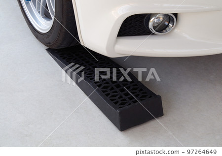 A composition of putting tires on a ladder rail used when inspecting the underside of a vehicle with low ground clearance. 97264649