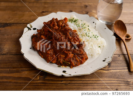 Curry and rice  97265693