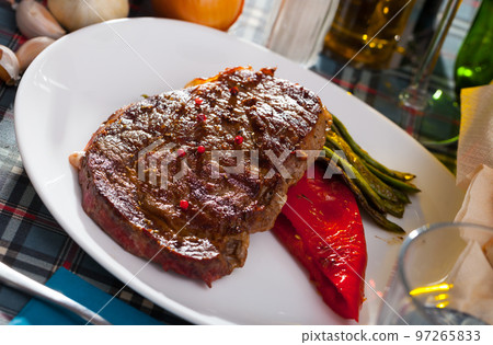 Steak beef with stewed green beans and pepper 97265833