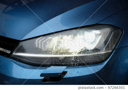 Operate headlight washers to protect against snow Operate headlight washers to protect against snow 97266301
