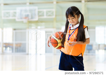孩子打籃球 97266571