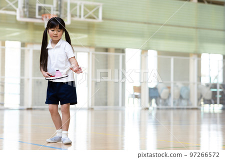 孩子們喜歡羽毛球 97266572
