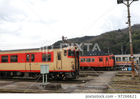 Okayama Tsuyama depot and diesel car 97266621