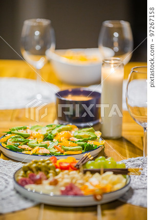 Green healthy vegan salad with arugula, avocado, shrimps and tangerines 97267158
