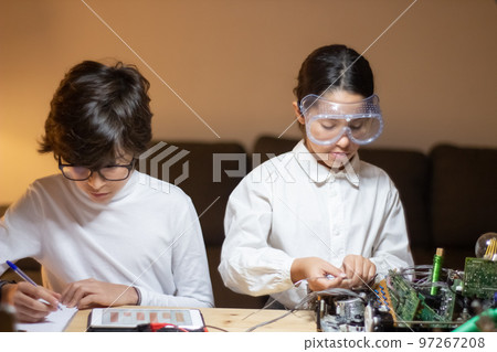 Concentrated school children doing research in lab 97267208