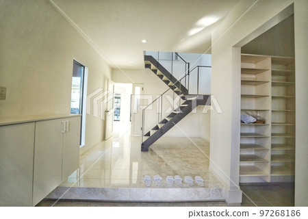 New house with wide entrance hall with steel stairs 97268186