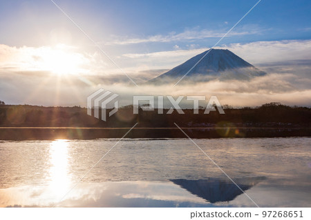 (Yamanashi Prefecture) Mt. Fuji seen from Lake Shoji at golden dawn (Yamanashi Prefecture) Mt. Fuji seen from Lake Shoji at golden dawn 97268651