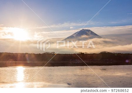 (Yamanashi Prefecture) Mt. Fuji seen from Lake Shoji at golden dawn (Yamanashi Prefecture) Mt. Fuji seen from Lake Shoji at golden dawn 97268652