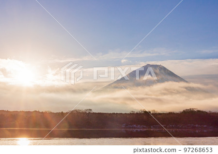 (Yamanashi Prefecture) Mt. Fuji seen from Lake Shoji at golden dawn (Yamanashi Prefecture) Mt. Fuji seen from Lake Shoji at golden dawn 97268653