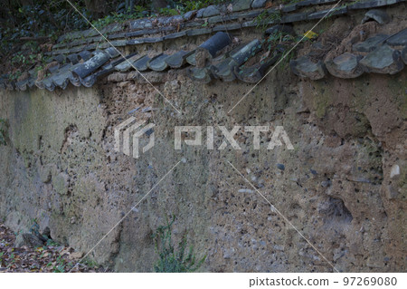 土牆、瓦片、腐朽的廢墟、陽光、歷史、萩城遺址 97269080