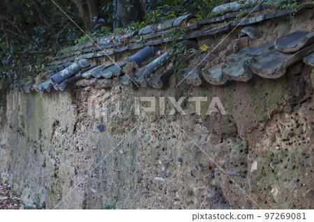 土牆、瓦片、腐朽的廢墟、陽光、歷史、萩城遺址 97269081