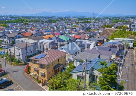 Scenery to the west from Ozenji Miharashi Park in Asao Ward, Kawasaki City, Kanagawa Prefecture in spring (Ozenji Nishi 2-chome, Tanzawa mountain range, Mt. Fuji, etc.) 97269676
