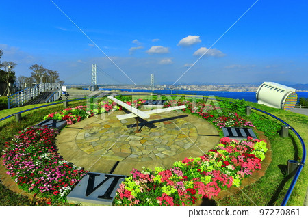 [兵庫縣]從淡路服務區看到的明石海峽大橋 97270861