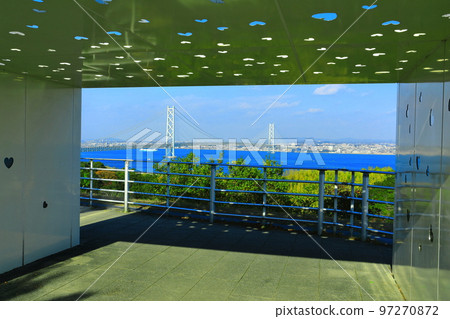 [兵庫縣]從淡路服務區看到的明石海峽大橋 97270872