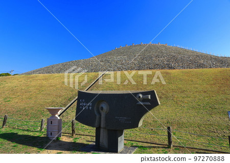 [Hyogo Prefecture] Goshikizuka Tumulus in fine weather 97270888