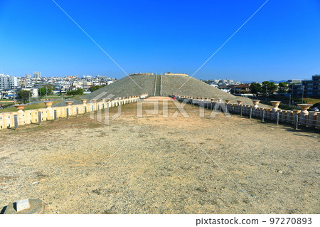 [Hyogo Prefecture] Goshikizuka Tumulus in fine weather 97270893