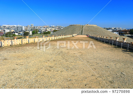[Hyogo Prefecture] Goshikizuka Tumulus in fine weather 97270898
