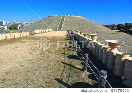 [Hyogo Prefecture] Goshikizuka Tumulus in fine weather 97270903